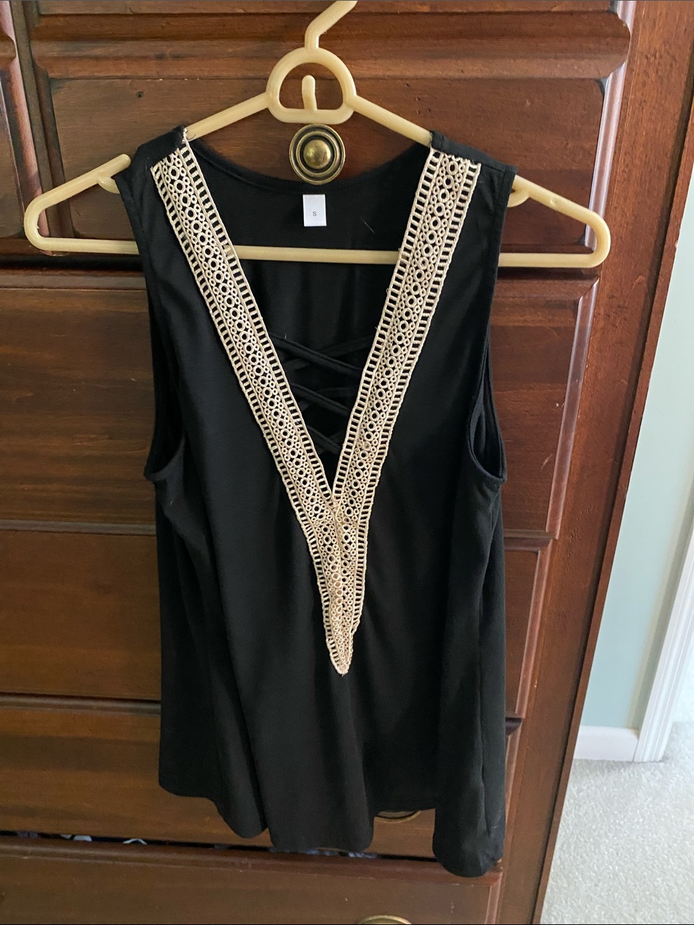 SHEIN Black Sleeveless V-Neck Tank with Cream Crochet Trim